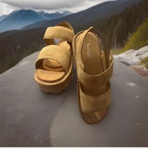 Koolaburra -UGG womens Tizz Sandal -NWT